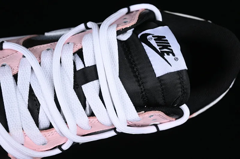 All Categories Nk SB Dunk Series Nk SB Dunk Low Low-top Sneakers Nk Dunk Low Reverse Barbie Black Pink SB Strappy Low-top Casual Sneakers FD1232-001